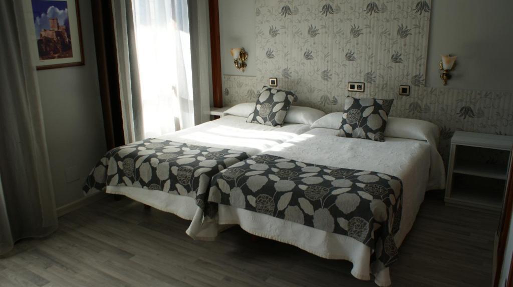 Hotel Los Naranjos Caces Zimmer foto