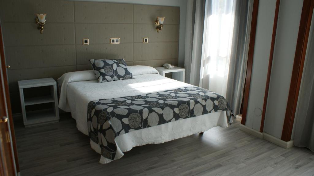 Hotel Los Naranjos Caces Zimmer foto