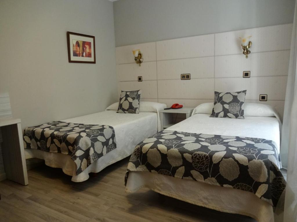 Hotel Los Naranjos Caces Zimmer foto