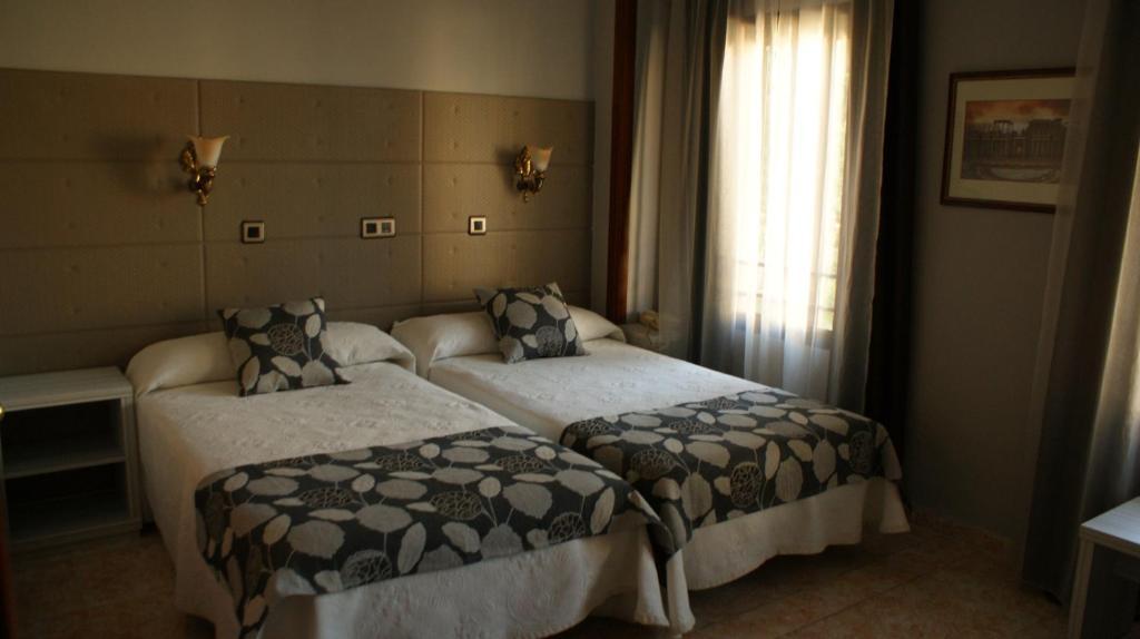 Hotel Los Naranjos Caces Zimmer foto